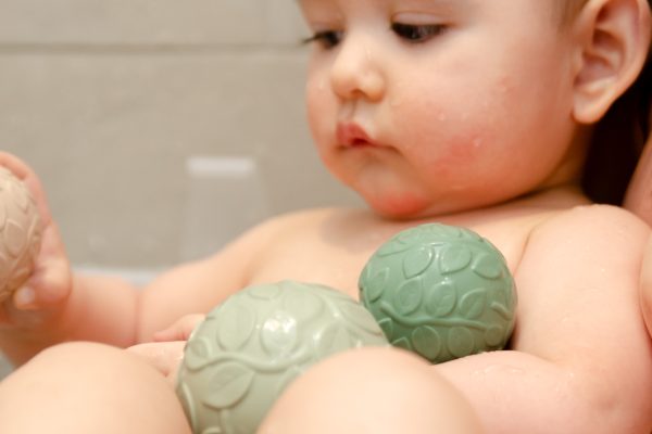 natruba green sensory ball set bath